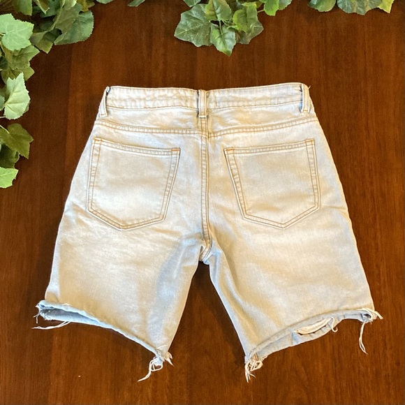 Men’s Ripped Light Blue Jean Shorts Size 29 - Picture 2 of 3